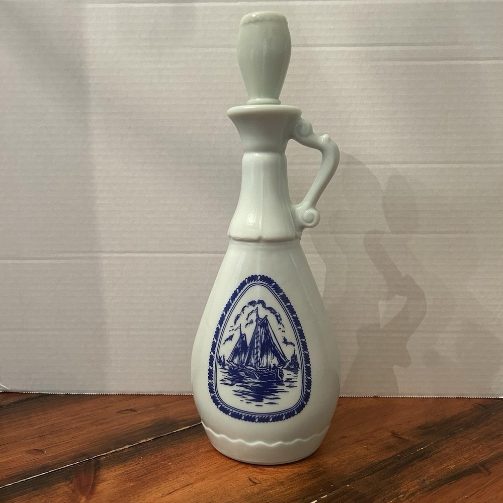 VINTAGE 1963 JIM BEAM DECANTER Bottle D-334 BLUE DUTCH WINDMILL SAILBOATS Empty